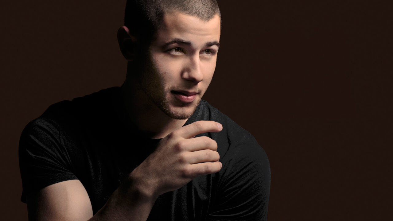 🎤 Nick Jonas RUNS Off Stage After Laser Scare at Prague Show – Fans Left Shocked & Security Questioned! 😱🔦